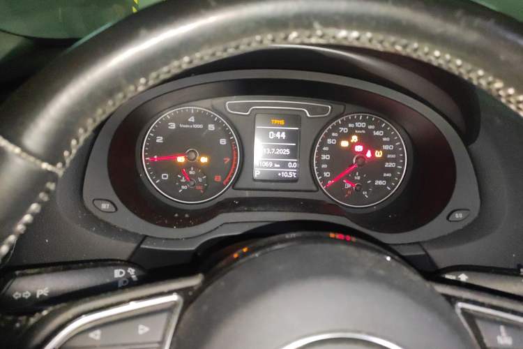 Used Audi Q3 2015 35 TFSI Comfort Model Instrument Cluster