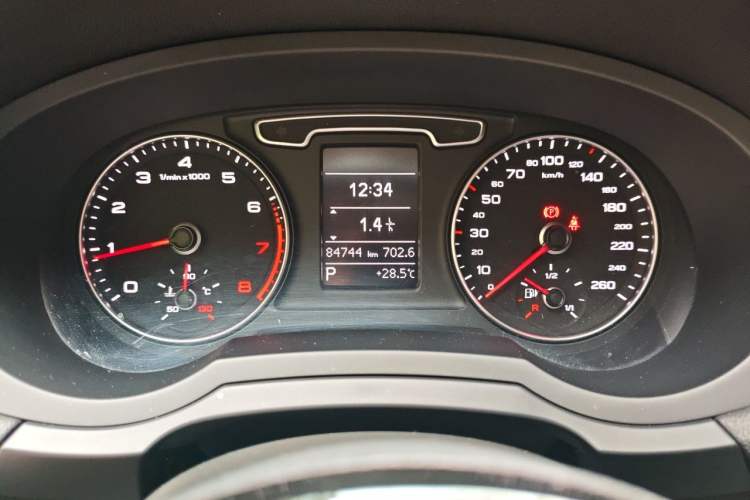 Used Audi Q3 2015 35 TFSI Comfort Model Instrument Cluster