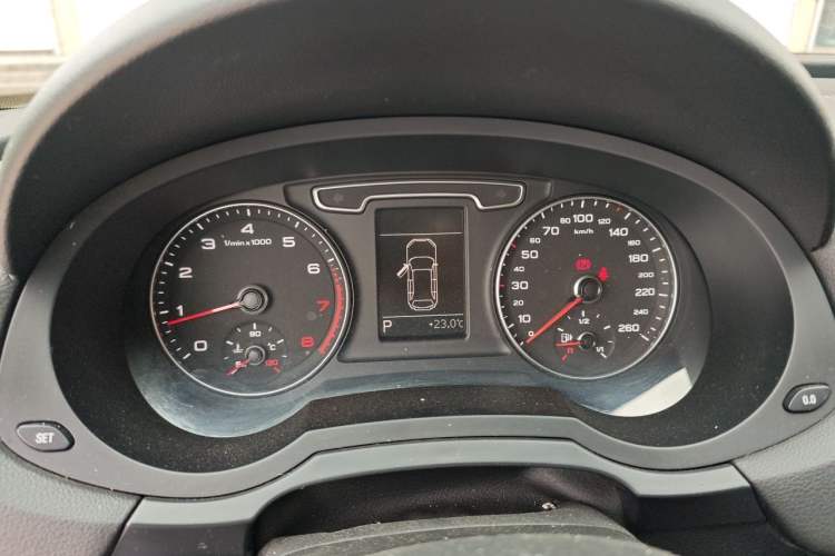 Used Audi Q3 2015 35 TFSI Comfort Model Instrument Cluster