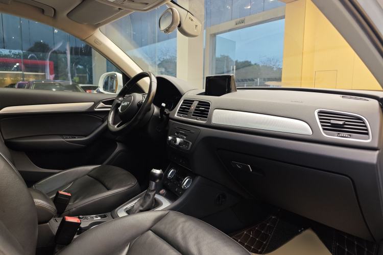 Used Audi Q3 2015 35 TFSI Millionth Anniversary Comfort Model Interior 1