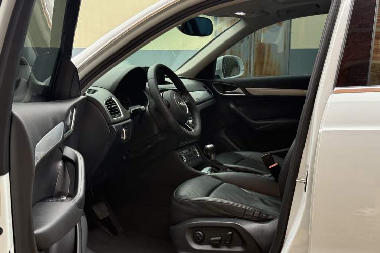 Used Audi Q3 2015 35 TFSI quattro Millionth Anniversary Edition Interior 1