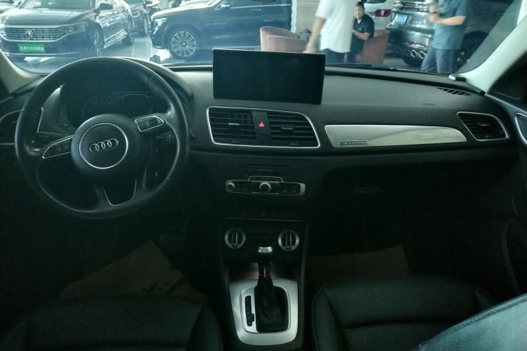 Used Audi Q3 2015 35 TFSI quattro Technology Edition Interior 1