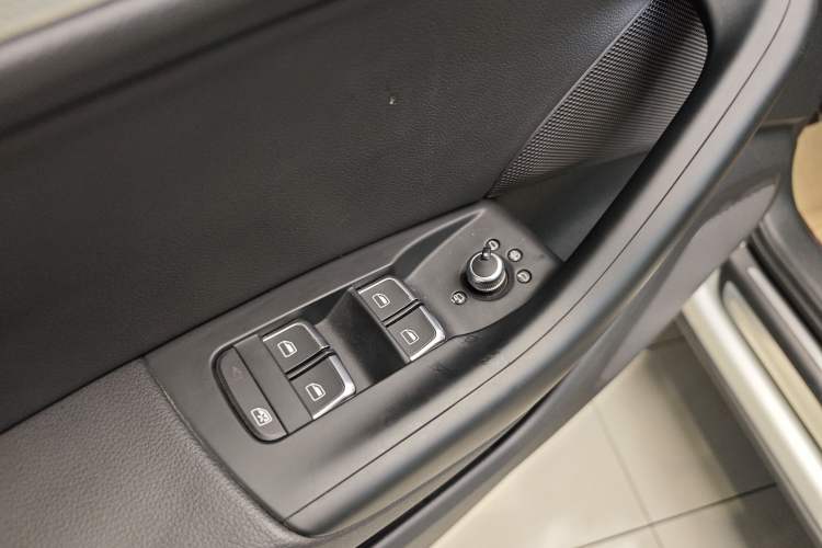 Used Audi Q3 2015 35 TFSI Millionth Anniversary Comfort Model Interior 11