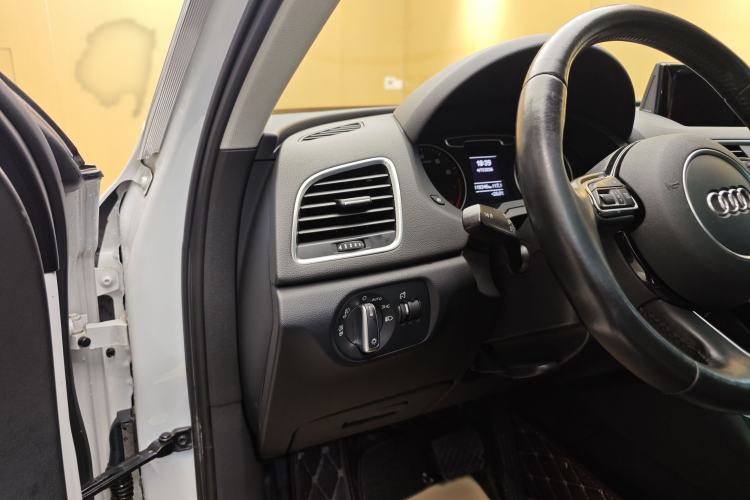 Used Audi Q3 2015 35 TFSI Millionth Anniversary Comfort Model Interior 12