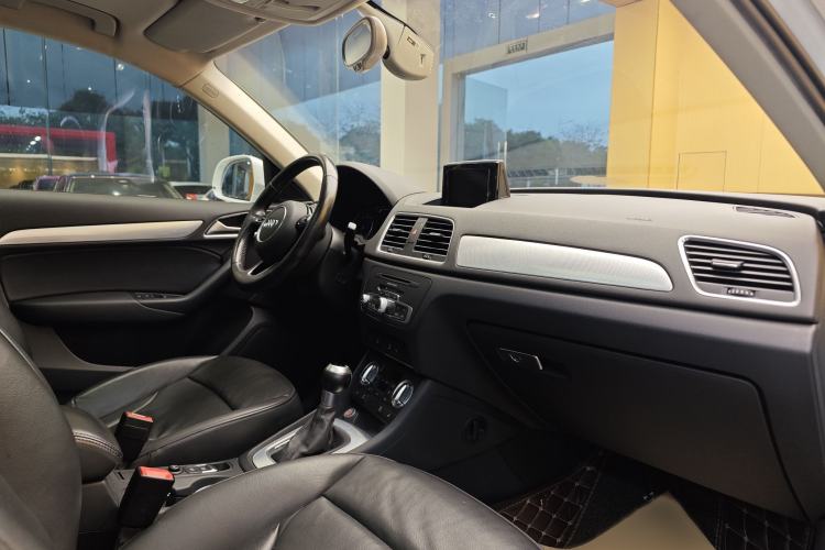 Used Audi Q3 2015 35 TFSI Millionth Anniversary Comfort Model Interior 12