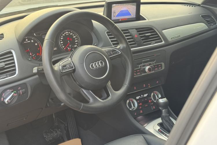 Used Audi Q3 2015 35 TFSI quattro Technology Edition Interior 2