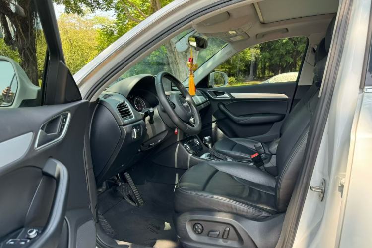 Used Audi Q3 2015 35 TFSI quattro Millionth Anniversary Edition Interior 2