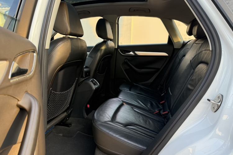 Used Audi Q3 2015 35 TFSI quattro Technology Edition Interior 2