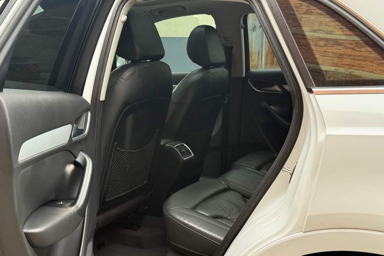 Used Audi Q3 2015 35 TFSI quattro Millionth Anniversary Edition Interior 2