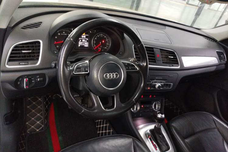 Used Audi Q3 2015 35 TFSI Comfort Model Interior 2