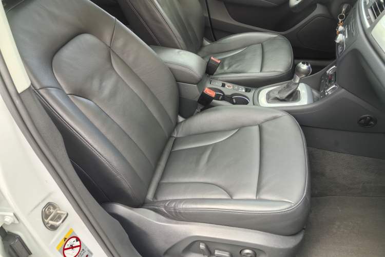 Used Audi Q3 2015 35 TFSI Millionth Anniversary Comfort Model Interior 2