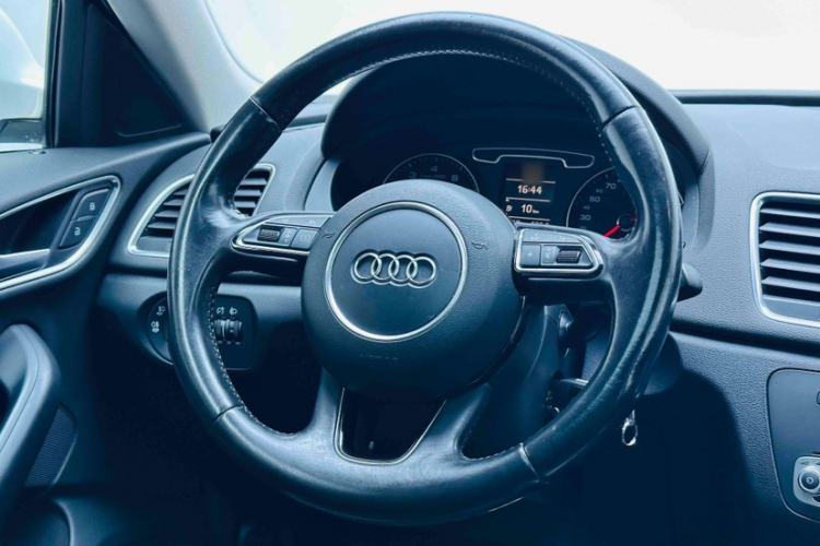 Used Audi Q3 2015 30 TFSI Ambition Edition Interior 2