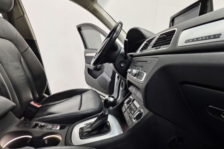 Used Audi Q3 2015 35 TFSI quattro Technology Edition Interior 2