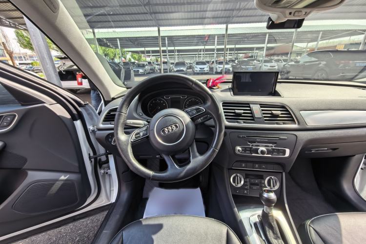 Used Audi Q3 2015 35 TFSI Comfort Model Interior 2