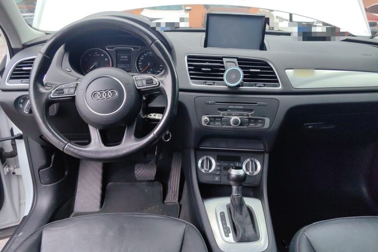 Used Audi Q3 2015 30 TFSI Comfort Model Interior 2