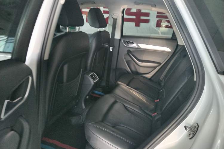 Used Audi Q3 2015 35 TFSI quattro Technology Edition Interior 2