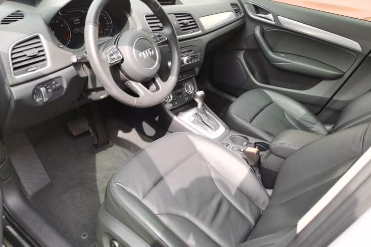 Used Audi Q3 2015 35 TFSI Comfort Model Interior 2