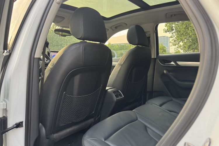 Used Audi Q3 2015 35 TFSI quattro Technology Edition Interior 3