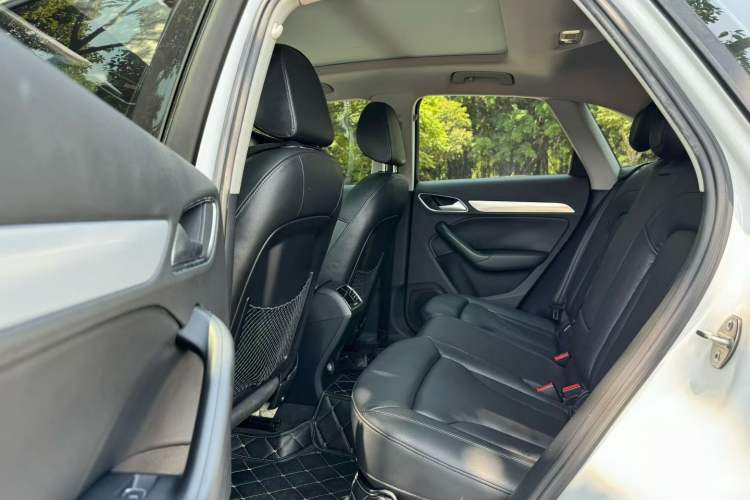 Used Audi Q3 2015 35 TFSI quattro Millionth Anniversary Edition Interior 3