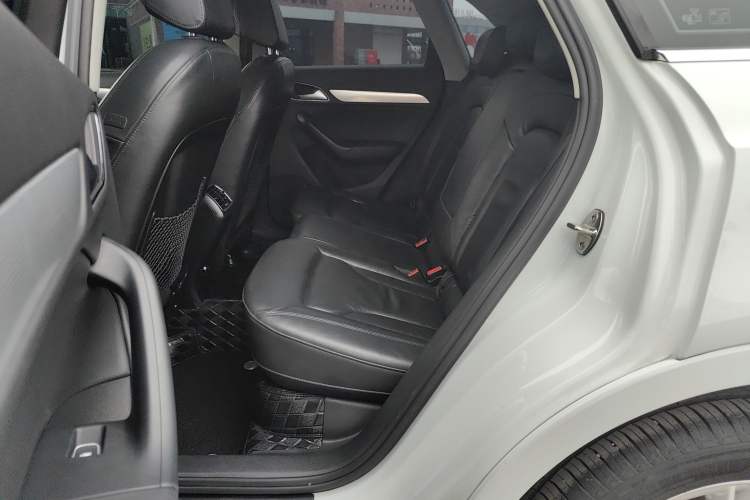 Used Audi Q3 2015 35 TFSI Comfort Model Interior 3