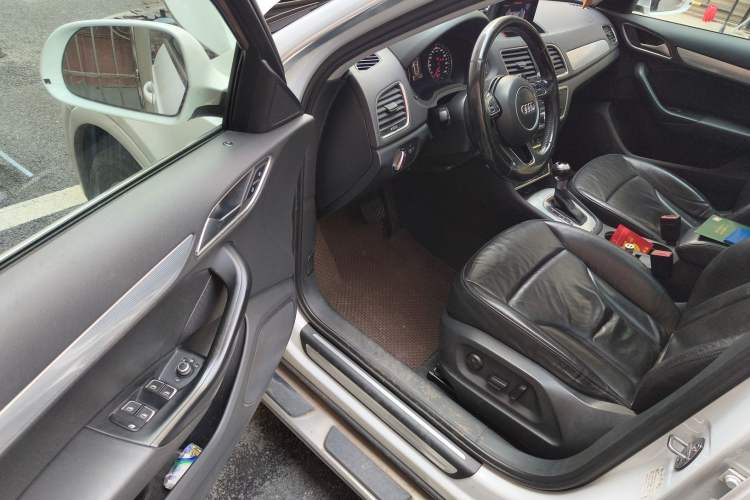 Used Audi Q3 2015 35 TFSI Comfort Model Interior 3