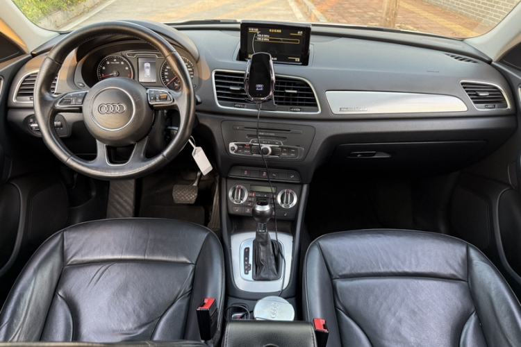 Used Audi Q3 2015 35 TFSI quattro Technology Edition Interior 3