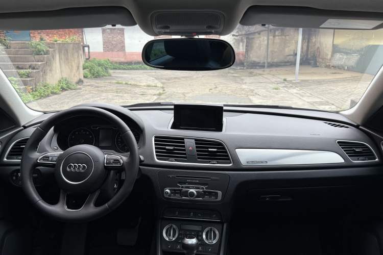 Used Audi Q3 2015 35 TFSI quattro Millionth Anniversary Edition Interior 3