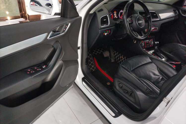 Used Audi Q3 2015 35 TFSI Comfort Model Interior 3