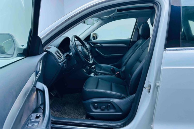Used Audi Q3 2015 30 TFSI Ambition Edition Interior 3