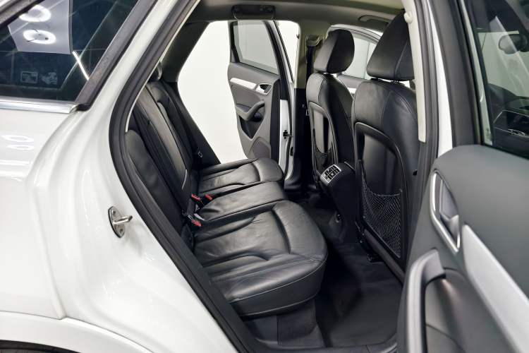 Used Audi Q3 2015 35 TFSI quattro Technology Edition Interior 3