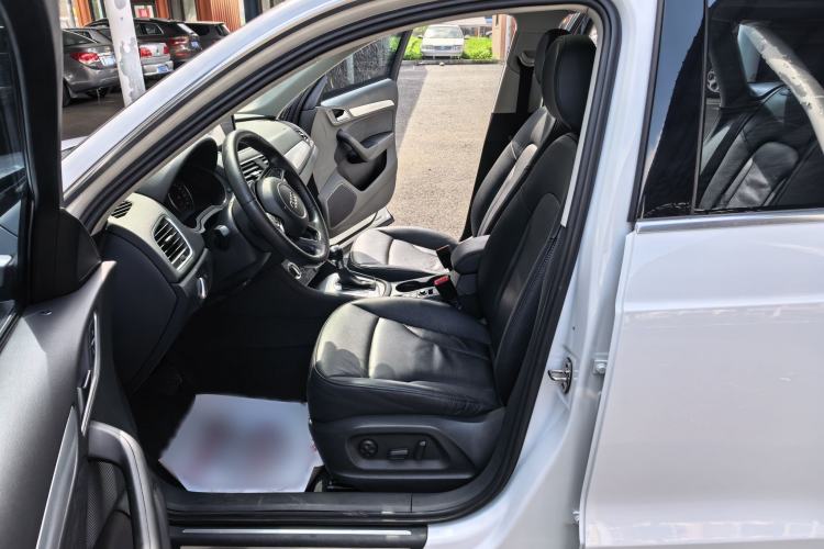 Used Audi Q3 2015 35 TFSI Comfort Model Interior 3