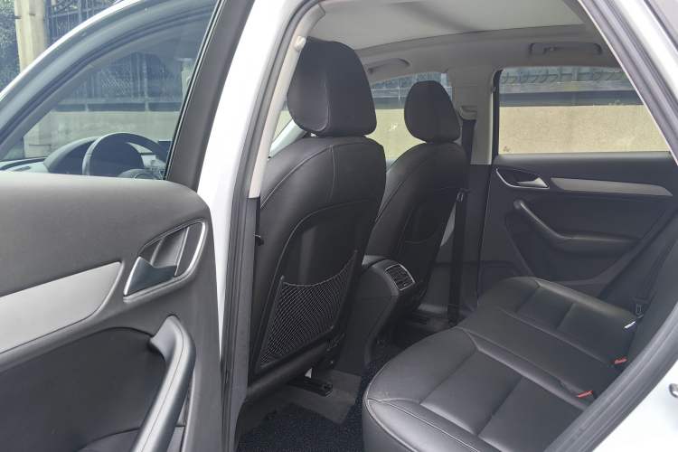 Used Audi Q3 2015 30 TFSI Ambition Edition Interior 3