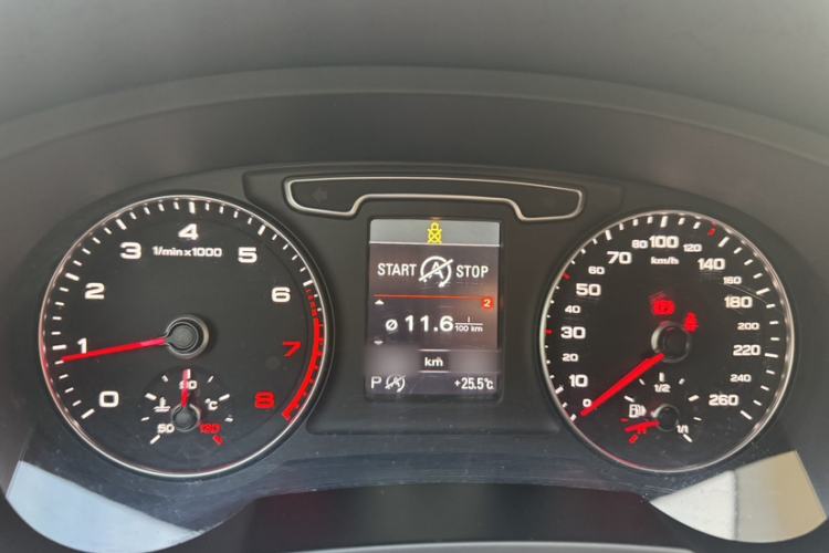 Used Audi Q3 2015 35 TFSI quattro Technology Edition Interior 4