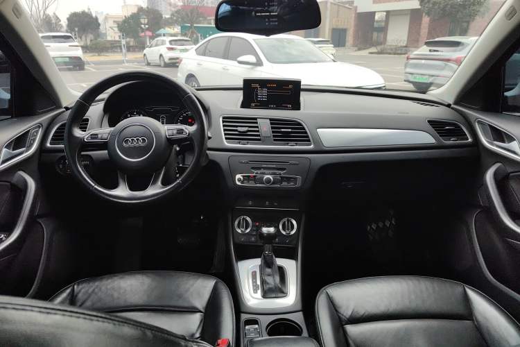 Used Audi Q3 2015 35 TFSI Comfort Model Interior 4