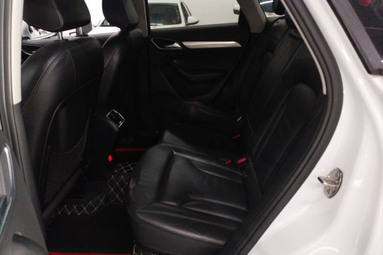 Used Audi Q3 2015 35 TFSI Comfort Model Interior 4