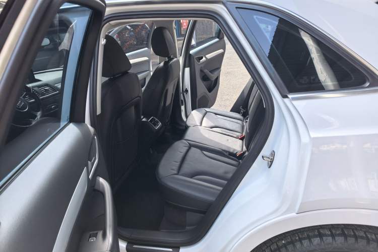 Used Audi Q3 2015 35 TFSI Comfort Model Interior 4