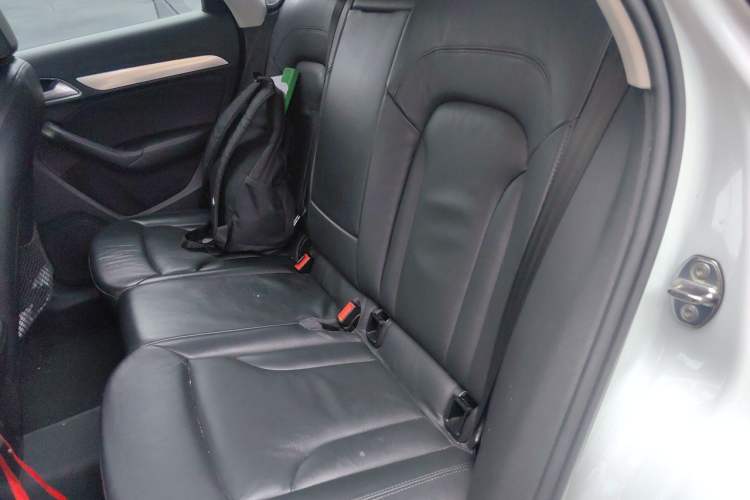 Used Audi Q3 2015 30 TFSI Comfort Model Interior 4