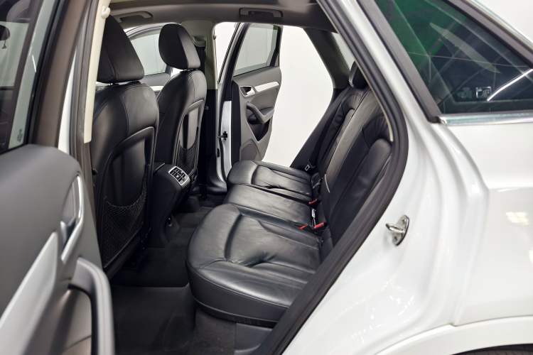 Used Audi Q3 2015 35 TFSI quattro Technology Edition Interior 5