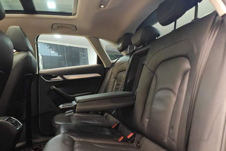 Used Audi Q3 2015 35 TFSI Millionth Anniversary Comfort Model Interior 7