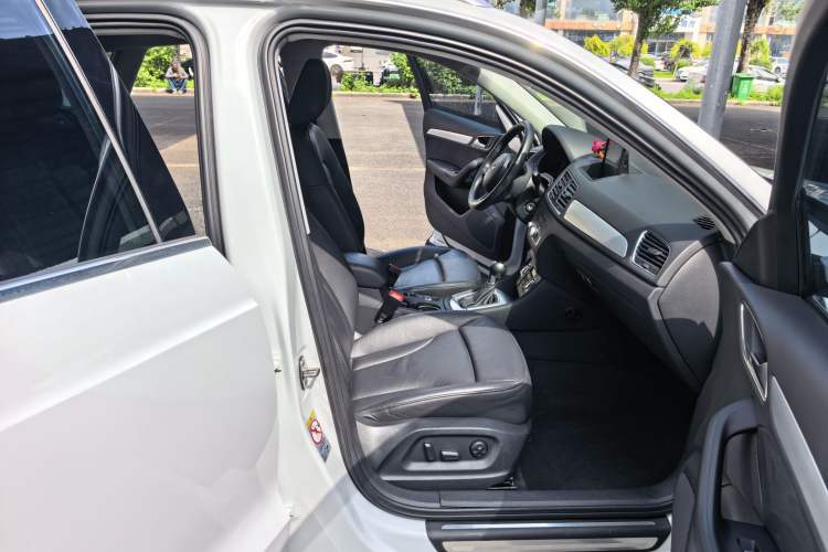 Used Audi Q3 2015 35 TFSI Comfort Model Interior 7