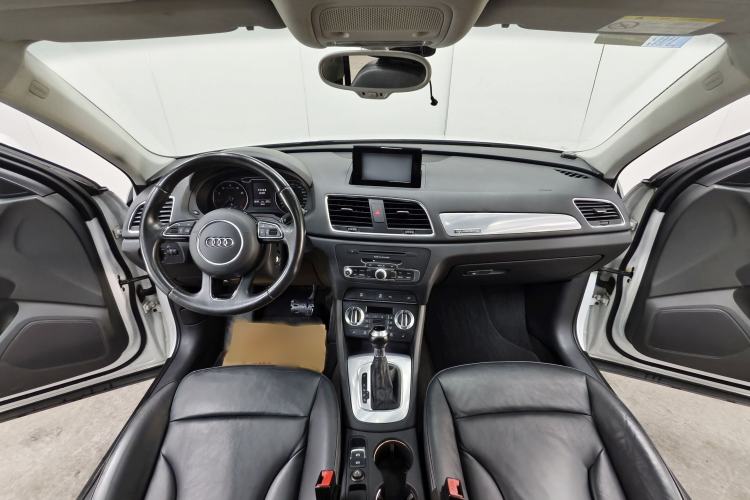 Used Audi Q3 2015 35 TFSI quattro Technology Edition Interior 8
