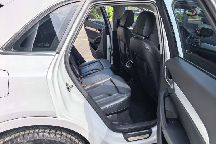 Used Audi Q3 2015 35 TFSI Comfort Model Interior 8