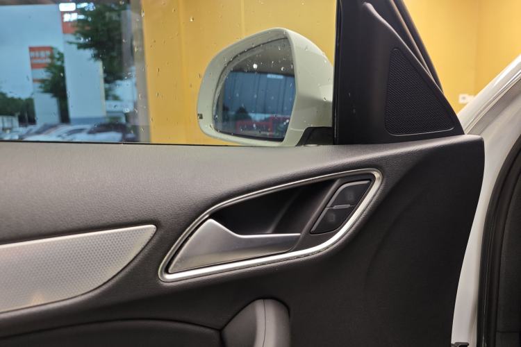 Used Audi Q3 2015 35 TFSI Millionth Anniversary Comfort Model Interior 9