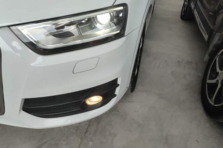 Used Audi Q3 2015 35 TFSI Comfort Model Left Front Headlight