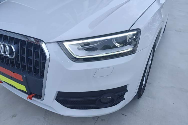 Used Audi Q3 2015 35 TFSI Comfort Model Left Front Headlight