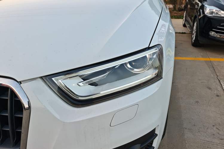 Used Audi Q3 2015 35 TFSI Comfort Model Left Front Headlight