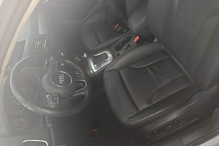 Used Audi Q3 2015 35 TFSI Comfort Model Left Front Seat