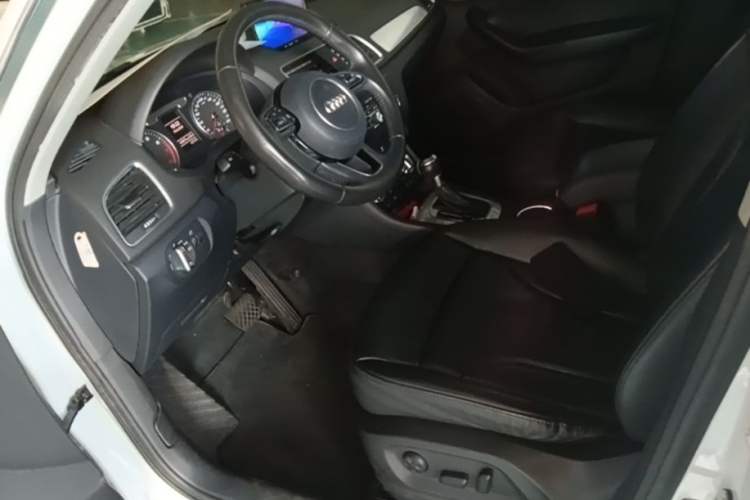 Used Audi Q3 2015 35 TFSI Comfort Model Left Front Seat