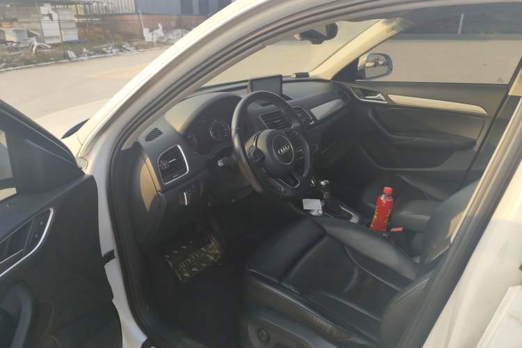 Used Audi Q3 2015 35 TFSI quattro Comfort model Left Front Seat