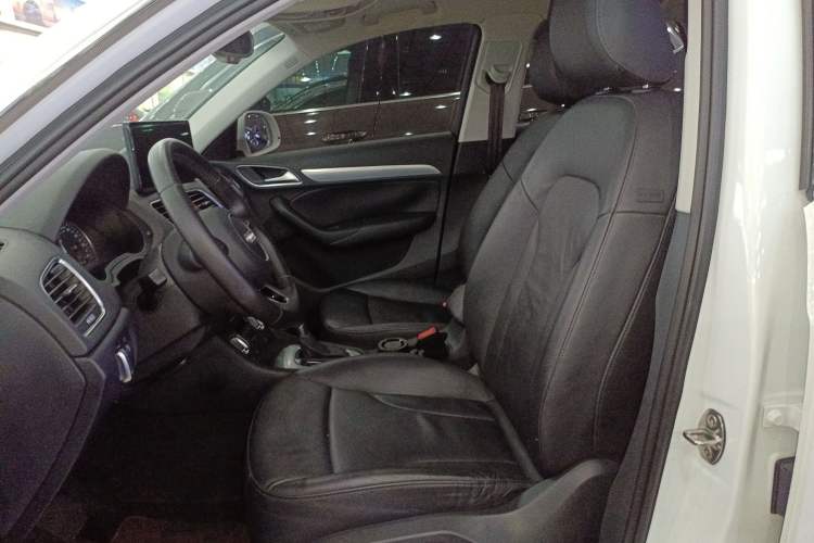 Used Audi Q3 2015 35 TFSI quattro Technology Edition Left Front Seat